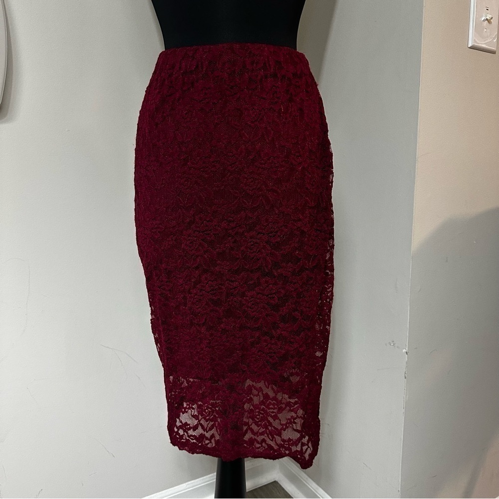 Forever21 Maroon/Burgundy Lace Skirt in Size Large